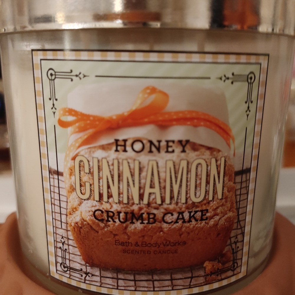 RARE/ HTF/ BATH & BODY WORKS 3 WICK CANDLE IN. HONEY CINNAMON  CRUMB CAKE